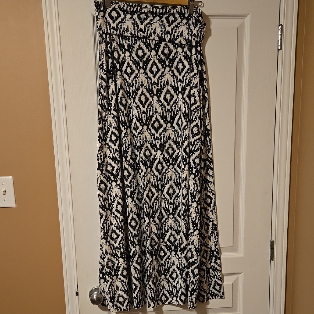 Black and White Patterned Women's Skirt